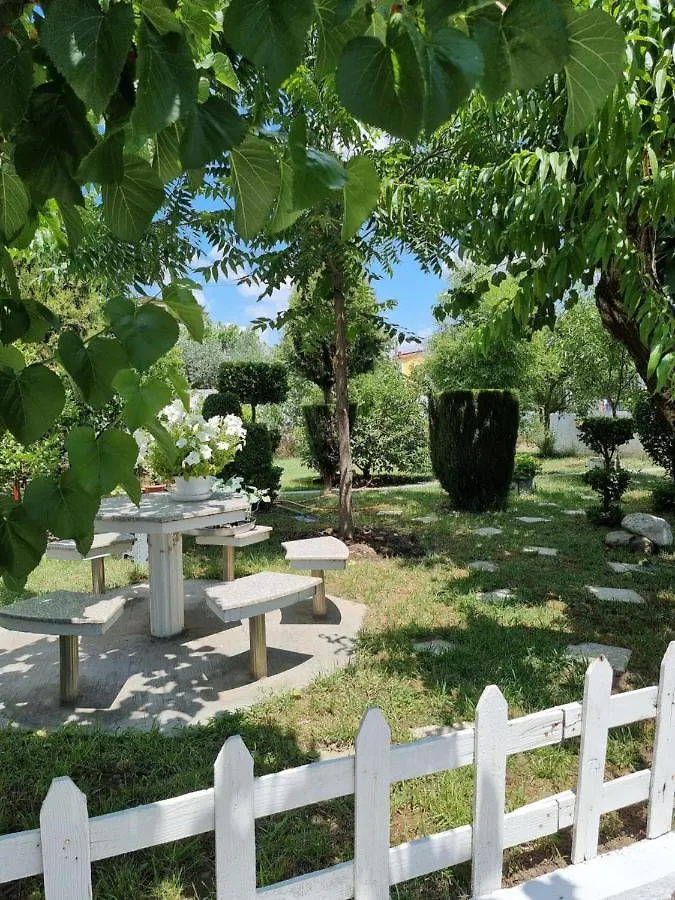 Guest House Vila Elezi دراس