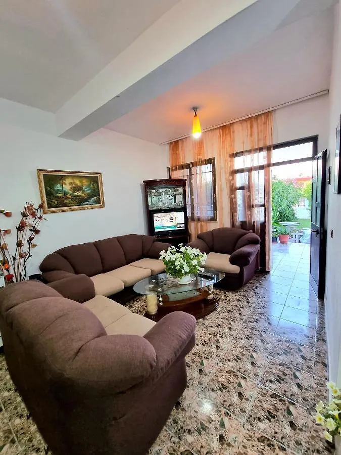 Guest House Vila Elezi دراس