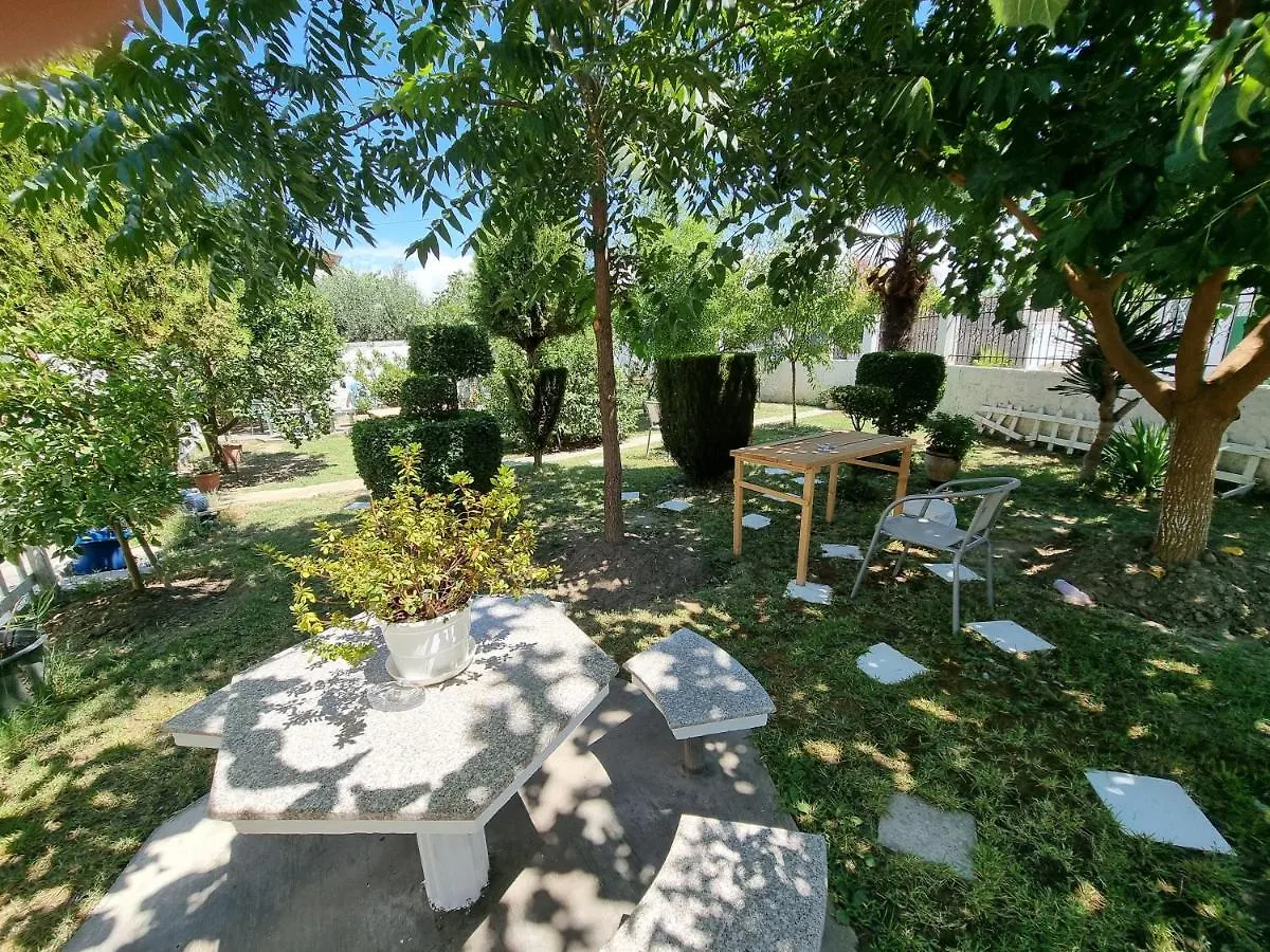 Guest House Vila Elezi Durres Albania